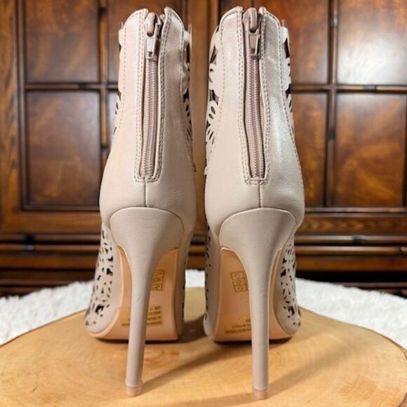 NWOT Beast Fashion Sand Faux Leather Floral Laser Cut Open Toe Back Zip Bootie - Picture 9 of 14